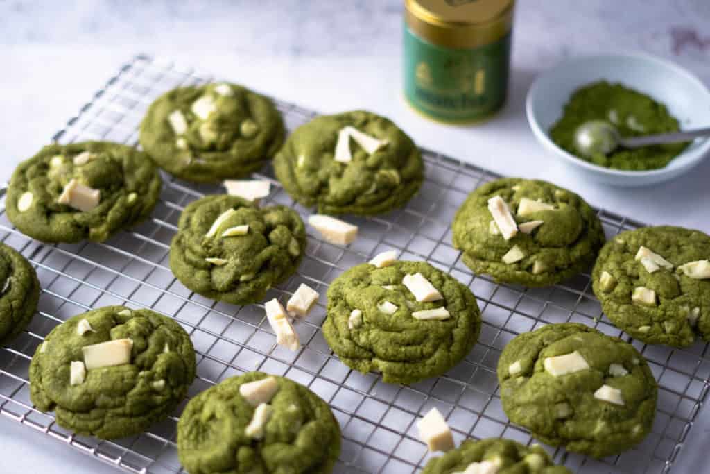 Batch of cookies on a cooling rack.