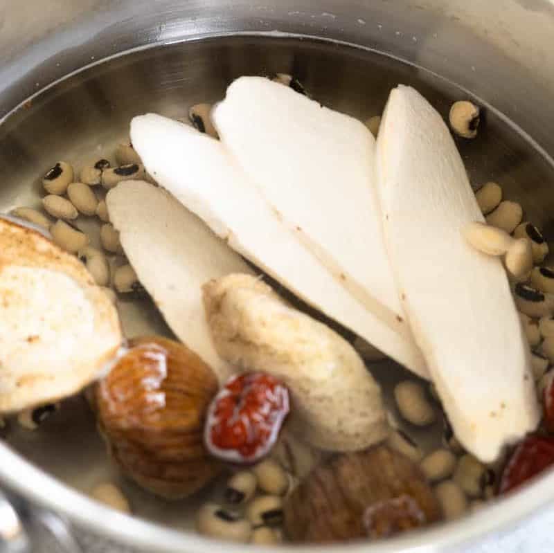 Rinse dried Chinese ingredients with water to remove any dirt.