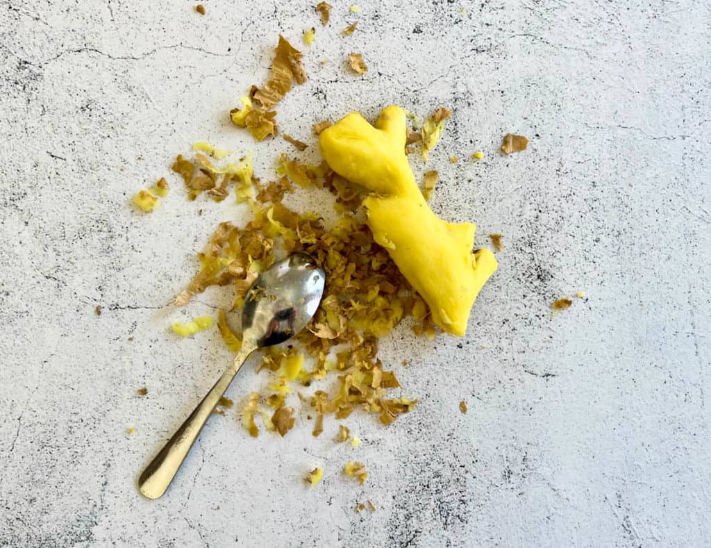 Peeled ginger with a spoon.