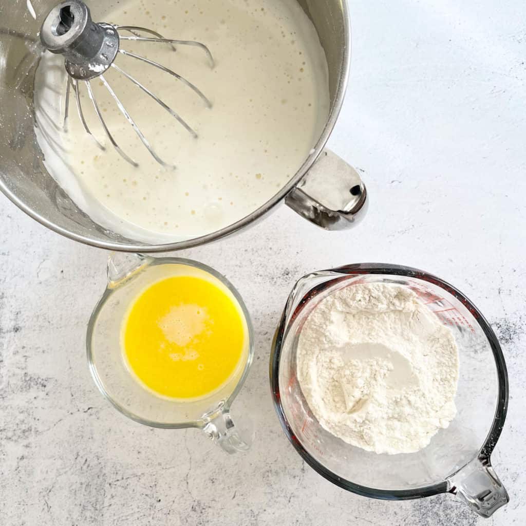 Vanilla cake key ingredients.